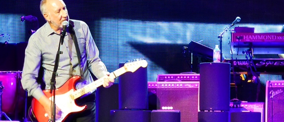 pete townsend playing guitar on stage during a who concert